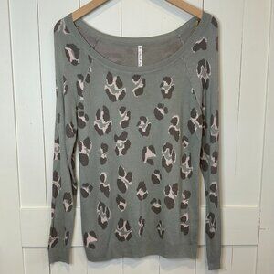 Willow & Clay Sage Green Leopard Print Knit Top Size Large NWT